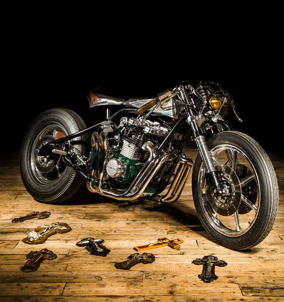 100% handmade! Kawazaki Z1000 #CafeRacer ''The Sword'' by EdTurner Motorcycles - Photos by François Richer. Impresionante #Kawasaki! Chasis rígido, depósito artesanal y un gran motor bien customizado |