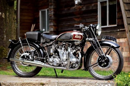 1936 Vincent HRD Series A Rapide | 1000cc | Top Speed 110 mph !80 kph | Produced between 1936 –1939 Vincent HRD Co., Ltd | Vincent Motorcycles who purchased HRD Motors Ltd in the 1928 was know as the makers of the world’s fastest motorcycles | HRD Motors Ltd was founded by Howard Raymond Davies | Vincent removed HRD in its name in 1950 | The company closed in 1956 #classicmotorcycles |
