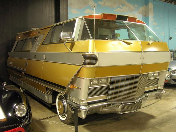 1971 motorhome. This is one of the craziest vehicles I've ever seen.