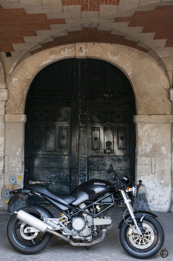 2003 Ducati Monster 620ie dark + black door