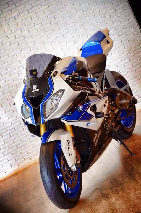 2013-BMW-S1000RR-HP4 Compettion