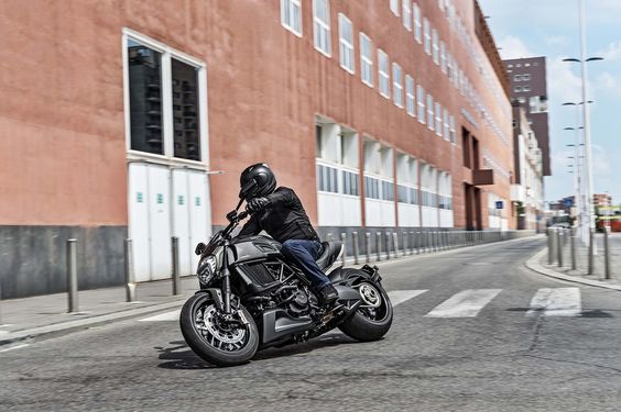 2016 Ducati Diavel Carbon Revealed