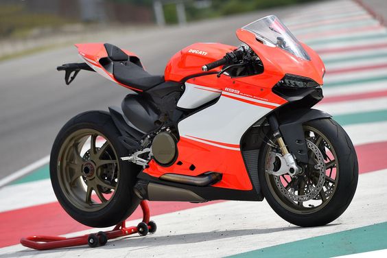 4) Best Superbike: Ducati 1199 Superleggera Never before have we seen a production superbike quite like this Ducati, which is effectively a hyper exclusive race machine for the street. Superleggera means 