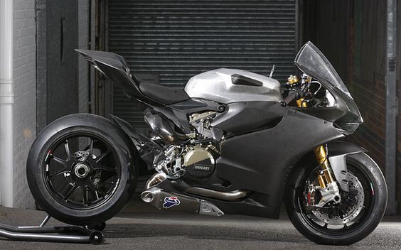 A modern bike with some grit - Ducati 1199 RS Panigale