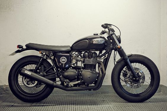 Ahh, triumph. I like the aftermarket pipes on this model better than the usual peashooters.