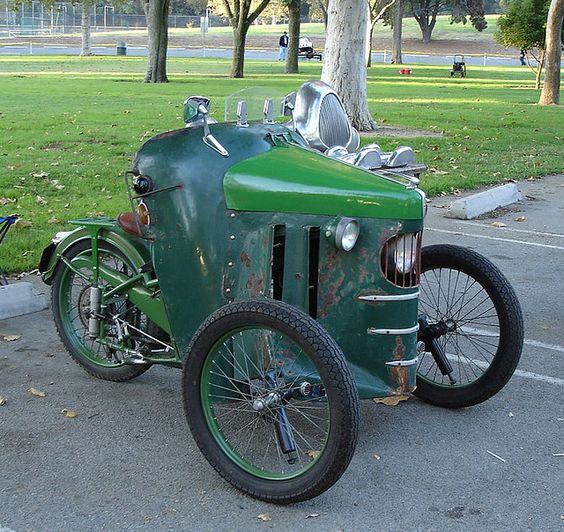 An interesting antique French trike (seen at the annual Griffith Park Sidecar Rally; credit goes to Doug Bingham of Side Strider Sidecars in California):