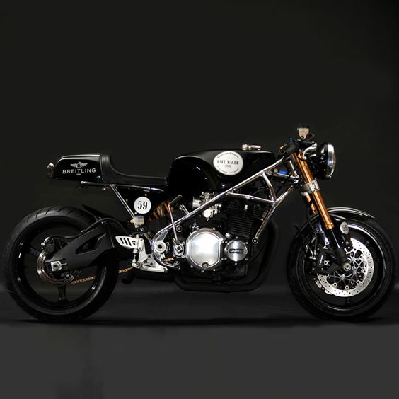 Breitling Moto Martin Cafe 's vintage Moto Martin frame, Kawasaki Z1000 engine is from a similar period, swing arm, wheels and suspension are from a GSX-R600