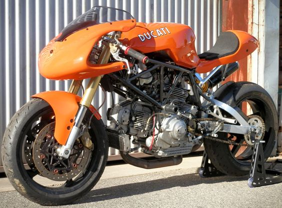 Brendan's Ducati 900SS - via