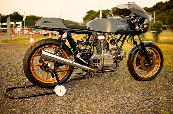 Built not Bought vom 3 #motorcycles #caferacer #motos | 