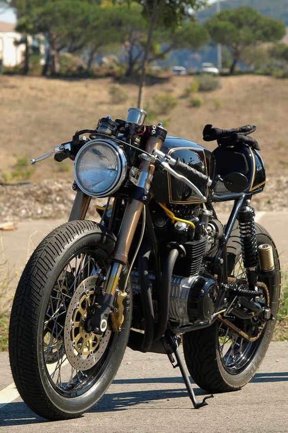CB750 Cafe - Honda CB750 series makes a good foundation, there are some terrific examples around.