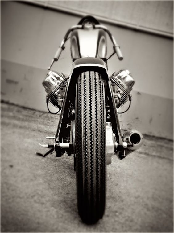 Cette Moto Guzzi est la métaphore même de la moto faite simplicité. Celles et ceux qui l’ont construite méritent un ‘big five!’. Superbe! Cet article…