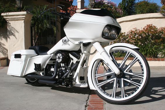 Custom bagger | Custom Harley Bagger painted by David Lozeau and Hot Dog (Pete Finlan ...