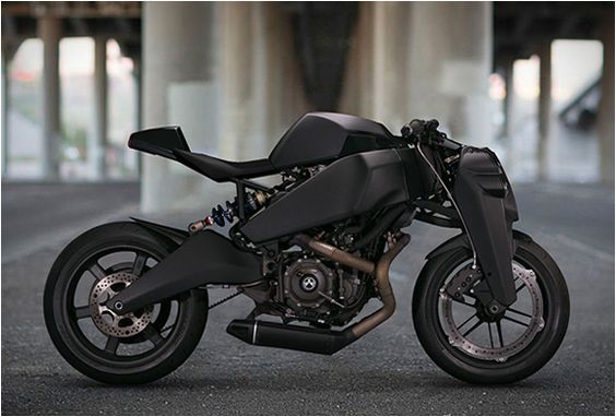 Deze motorfiets heet de Ronin 47. Het is een omgebouwde en aangepaste motorfiets. Ik hou zelf heel erg van motorfietsen en daarnaast ook van aangepaste motorfietsen. Ik zie dit zelf als een vorm van kunst omdat de maker een product neemt, uit elkaar haalt, en er vervolgens iets totaal nieuws van maakt.