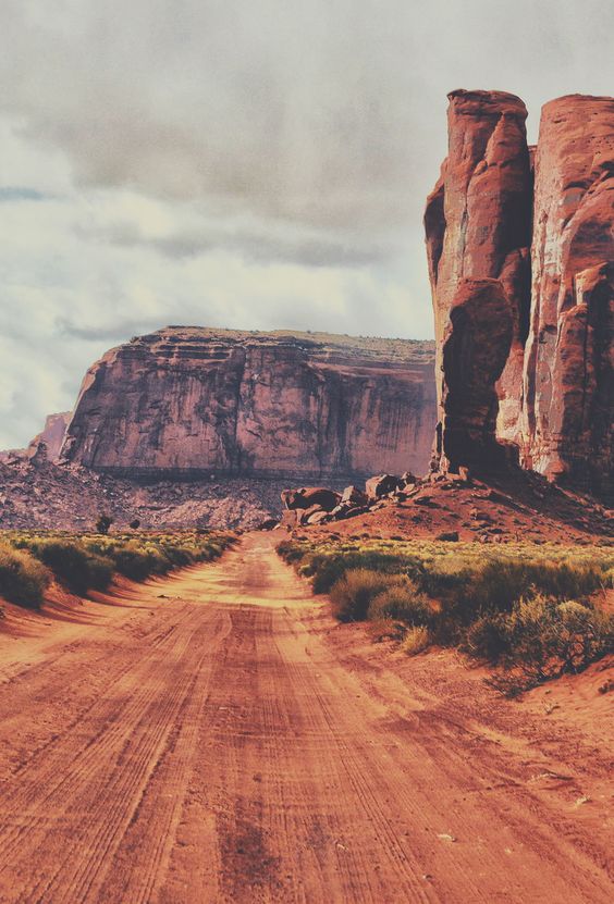 Dirt Road to the Past | Jeff Clow (Monument Valley)