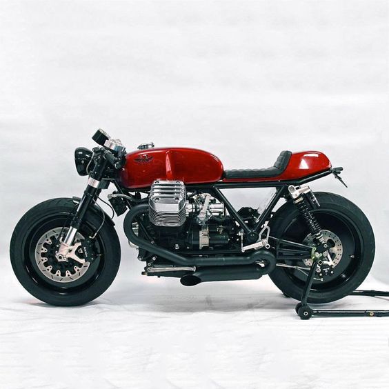 Drop Moto op Instagram: ‘Ristretto’.The jointly designed project between Sylvain Berneron of @holographic_hammer and Stefan Bronold JR of Radical Guzzi.