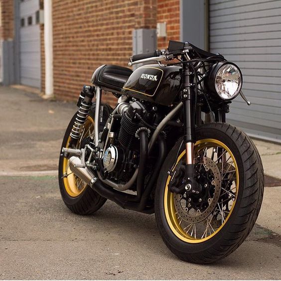 dropmoto: “Holy smokes this thing is clean. Stunning black and gold Honda CB750 cafe racer from Devin over st @cognitomoto. Great work! @Tahjee Wallace #dropmoto #caferacer #