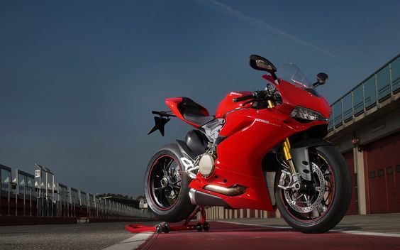 Ducati 1299 Panigale S: Toujours plus - Lancements - Ducati Superbike 2015 - Moto Journal