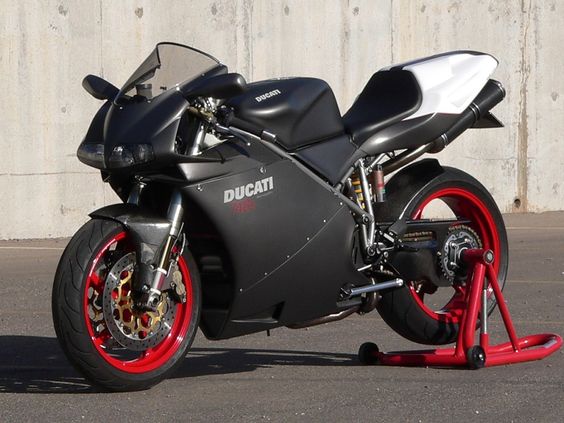 Ducati 748S monoposto, matte finish. Without a doubt, my fave Duc of all time.