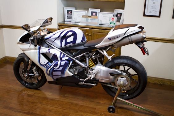 Ducati 848 Custom paint - Google Search