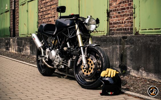 Ducati 900 Supersport Cafe Racer ~ Return of the Cafe Racers - Blueprint for my ideal  minus the seat maybe