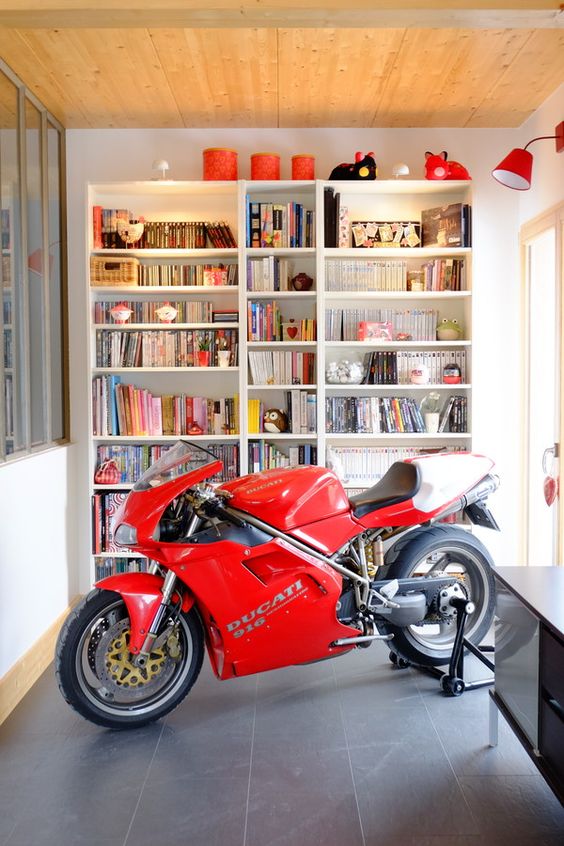 Ducati 916 = perfect reading material. I always wanted to put my 916 in the living room as a piece of art. It never leaked a drop and was gorgeous.