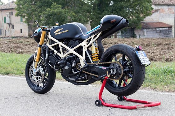 Ducati Cafe Racer - Attrezzo Veloce #motorcycles #caferacer #motos |