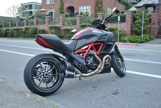 Ducati Diavel Carbon Red.