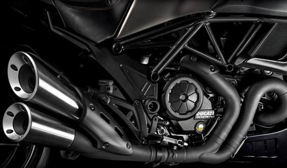 Ducati Diavel Titanium : Arte y lujo