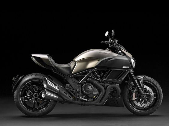 Ducati Diavel : une moto de luxe en version Titanium