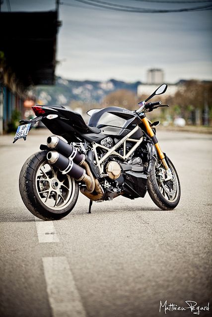 Ducati Streetfighter S - 2 by Matthieu Pegard
