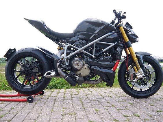 Ducati Streetfighter with a Panigale tail