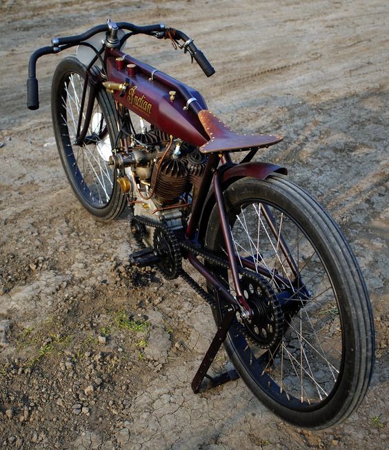 Early Indian motorcycle raced on the board tracks