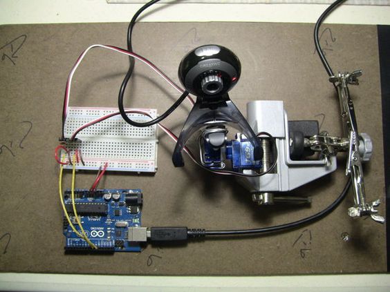 Face detection and tracking with Arduino and OpenCV
