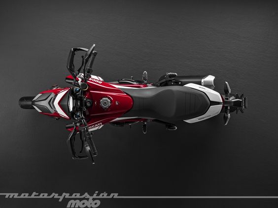Foto de Ducati Hypermotard 939 SP (5/25)