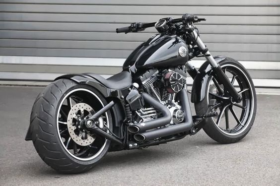 Harley Davidson Breakout custom