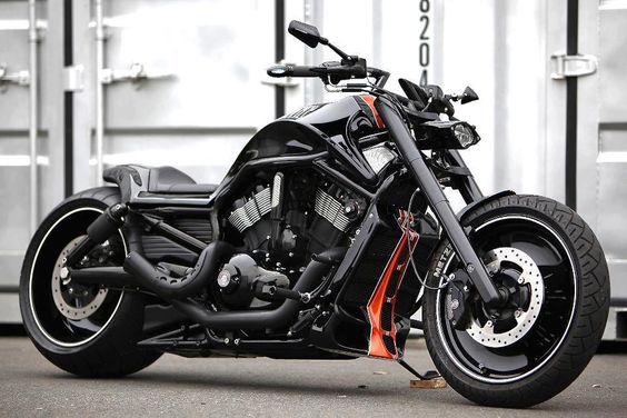 Harley Davidson - Custom V-Rod.