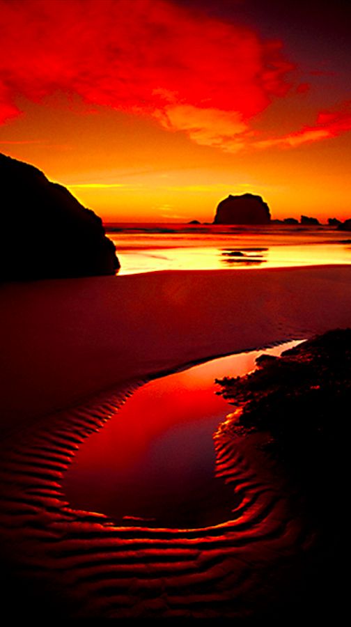 Haystack Rock at Cannon Beach on the north coast of Oregon • photo: Mark Rasmussen on Lightchase Photography