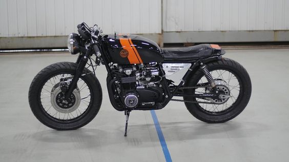 Honda CB550 Cafe Racer by Halifax speed co #motorcycles #caferacer #motos |