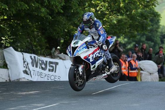 Ian Hutchinson (BMW - Tyco BMW) at Ballaugh Bridge during the RST Superbike TT race. DAVE KNEEN/PACEMAKER PRESS, BELFAST: 04/06/2016: