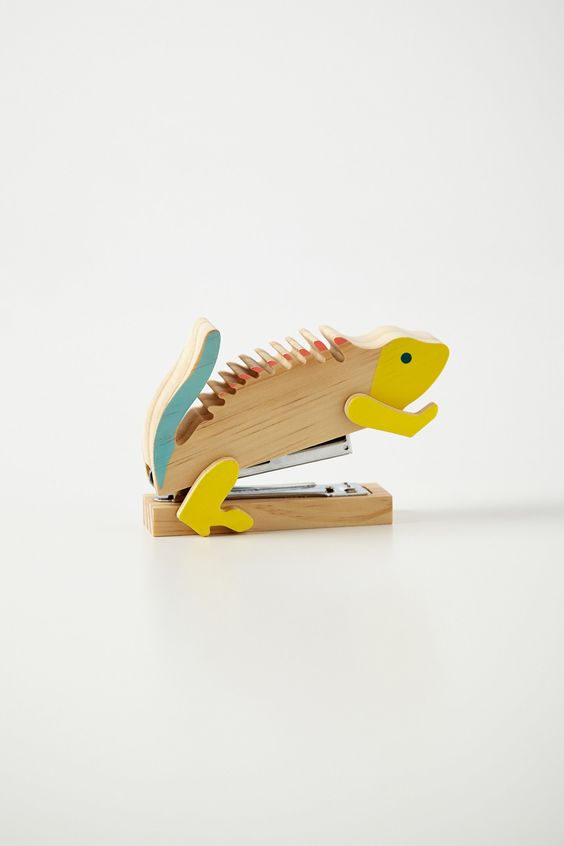 | Iguana stapler. |