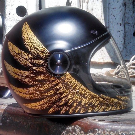 @Izzy Ryder custom painted Bell helmet  @bell_powersports Anyone out there having a helmet show he can enter it into? @21helmets  @Two Moto Co ??#caferacerxxx #Padgram