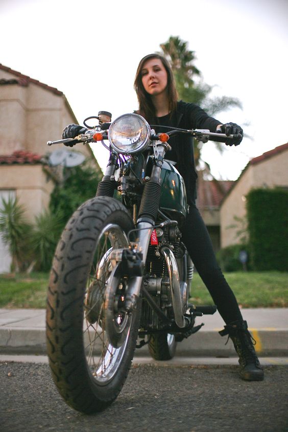 Jessica Van Dusen’s 1968 Honda CB350 on  #motolady #motorcycles