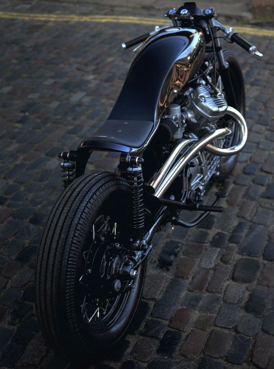 Jewel on wheels. Honda CX500 #CafeRacer by Auto Fabrica. Una moto con la base de una #Honda que te ofrece un diseño elegante y lleno de detalles | 