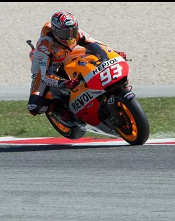 Marc marquez hard on the breaks at Misano Marco simoncelli circuit, rear wheel in the air! 2014