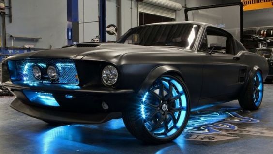 Microsoft Built This Ridiculous Windows-Powered Retromod Mustang This car is sick!