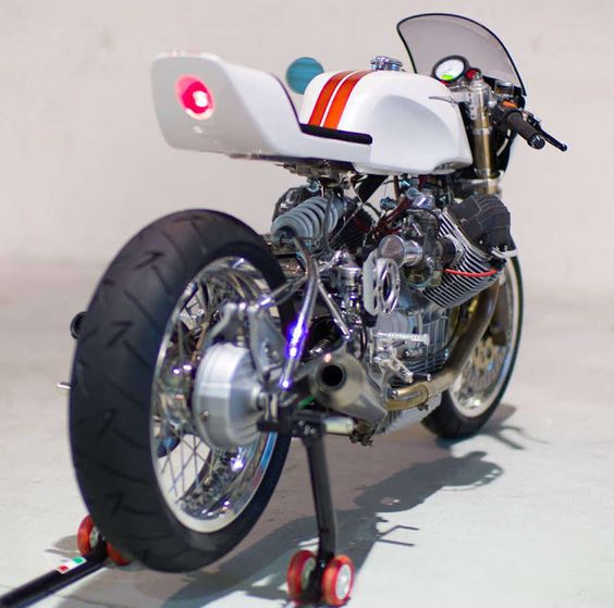 Moto Guzzi 1100 Sport Cafe Racer - Claude Battheu #motorcycles #caferacer #motos | 