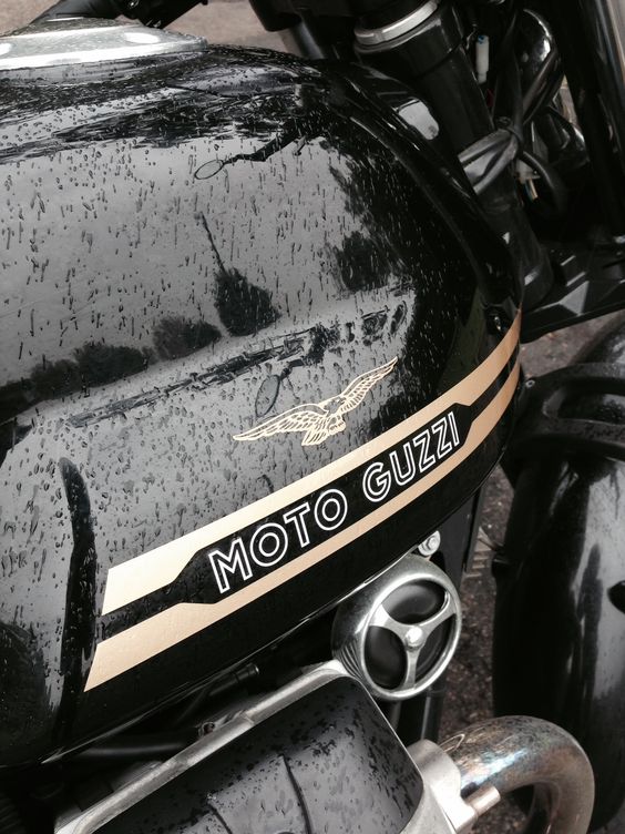 Moto Guzzi V7 Classic close up