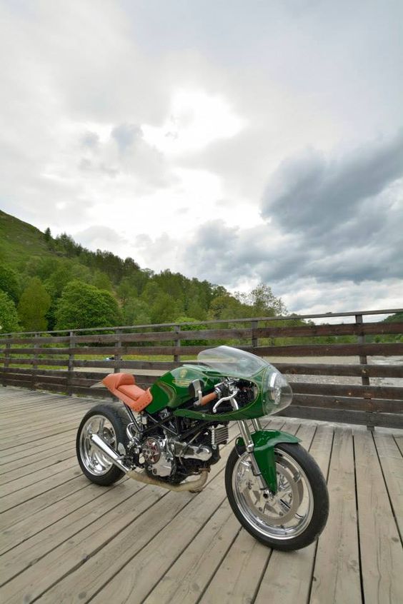 MotoGp: Ducati Monster S2R 1000 by Kikishop Customs