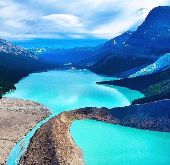 One of the world’s most beautiful lakes: Berg Lake in Canada