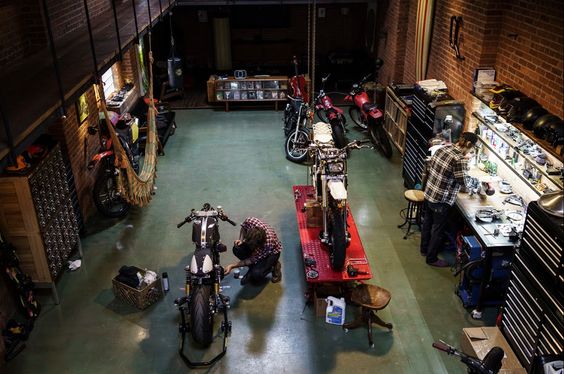 Pin-up Motorcycle Garage*: Cool workshops